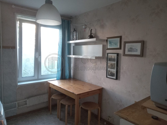 Продам трехкомнатную (3-комн.) квартиру, Кленовый б-р, 13к2, Москва г