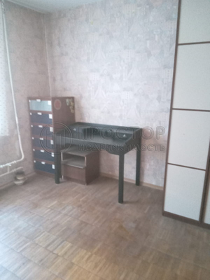 Продам трехкомнатную (3-комн.) квартиру, Кленовый б-р, 13к2, Москва г