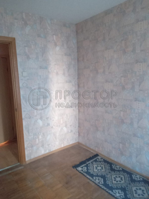 Продам трехкомнатную (3-комн.) квартиру, Кленовый б-р, 13к2, Москва г