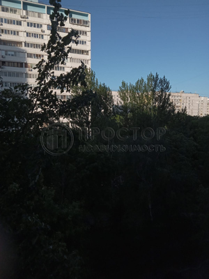 Продам трехкомнатную (3-комн.) квартиру, Кленовый б-р, 13к2, Москва г