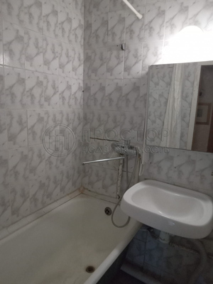 Продам трехкомнатную (3-комн.) квартиру, Кленовый б-р, 13к2, Москва г