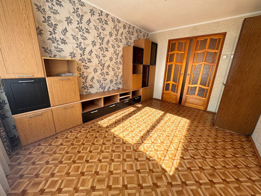 Продам двухкомнатную (2-комн.) квартиру, Короленко ул, 25, Казань г