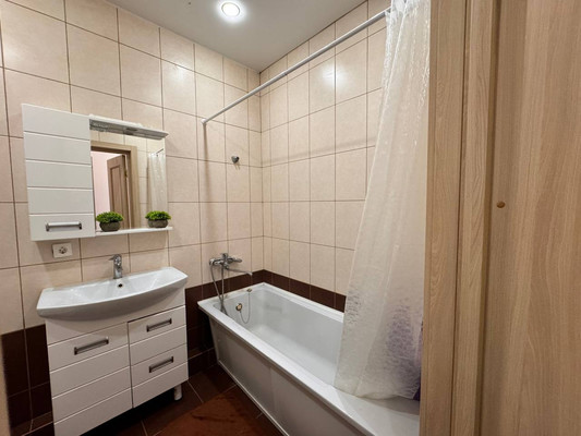 Продам двухкомнатную (2-комн.) квартиру, Павлюхина ул, 110В, Казань г