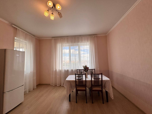 Продам двухкомнатную (2-комн.) квартиру, Павлюхина ул, 110В, Казань г