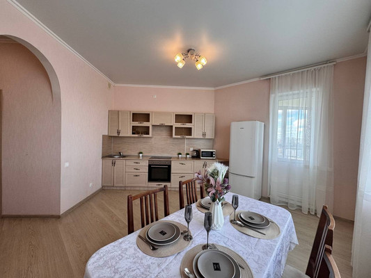 Продам двухкомнатную (2-комн.) квартиру, Павлюхина ул, 110В, Казань г