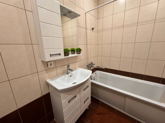 Продам двухкомнатную (2-комн.) квартиру, Павлюхина ул, 110В, Казань г