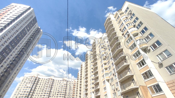 Продам трехкомнатную (3-комн.) квартиру, Южная ул, 14, Дрожжино рп