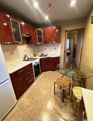 Продам трехкомнатную (3-комн.) квартиру, 17, Дубровицы п