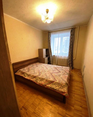 Продам трехкомнатную (3-комн.) квартиру, 17, Дубровицы п