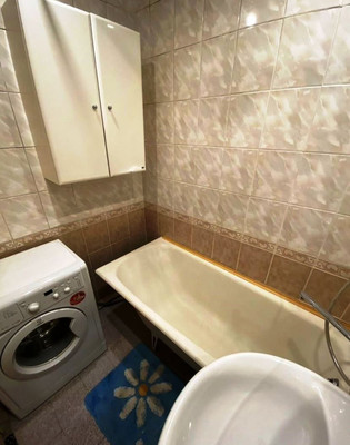 Продам трехкомнатную (3-комн.) квартиру, 17, Дубровицы п