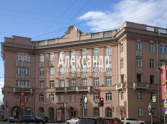Продам трехкомнатную (3-комн.) квартиру, Каменноостровский пр-кт, 15, Санкт-Петербург г