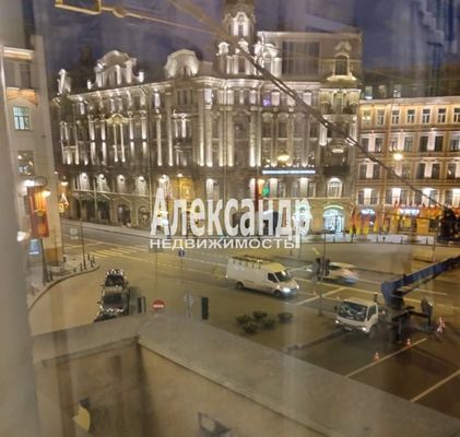 Продам трехкомнатную (3-комн.) квартиру, Каменноостровский пр-кт, 15, Санкт-Петербург г