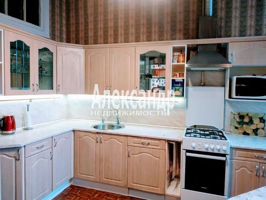 Продам трехкомнатную (3-комн.) квартиру, Каменноостровский пр-кт, 15, Санкт-Петербург г