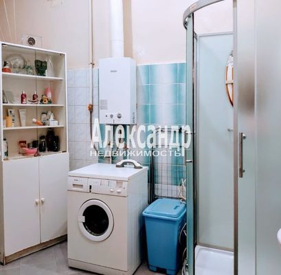 Продам трехкомнатную (3-комн.) квартиру, Каменноостровский пр-кт, 15, Санкт-Петербург г