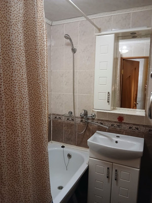 Продам трехкомнатную (3-комн.) квартиру, Карагандинская ул, 6, Казань г