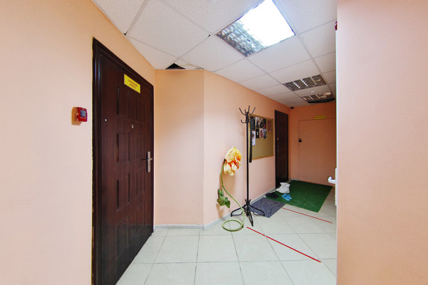 Продам торговое помещение 368 м2, Рознина ул, 71, Ханты-Мансийск г