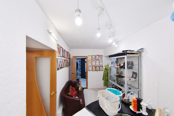 Продам торговое помещение 368 м2, Рознина ул, 71, Ханты-Мансийск г