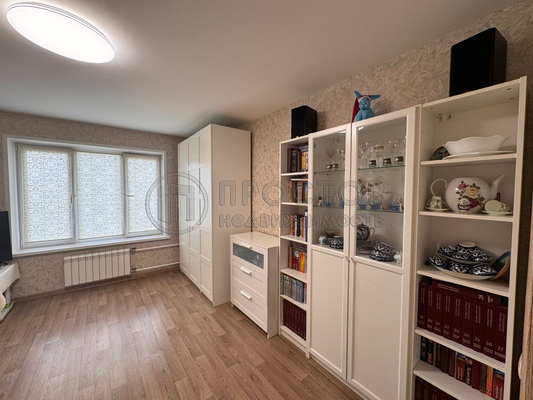 Продам трехкомнатную (3-комн.) квартиру, Михневская ул, 15, Москва г