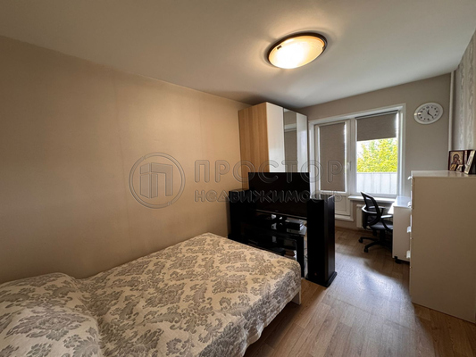 Продам трехкомнатную (3-комн.) квартиру, Михневская ул, 15, Москва г