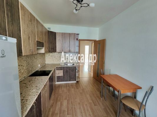 Продам трехкомнатную (3-комн.) квартиру, Центральная ул, 50к1, Кудрово г