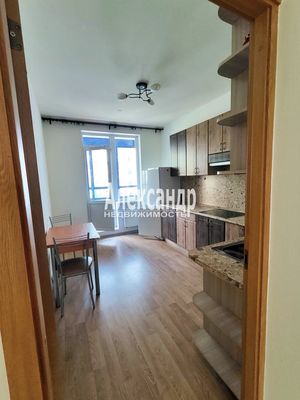 Продам трехкомнатную (3-комн.) квартиру, Центральная ул, 50к1, Кудрово г