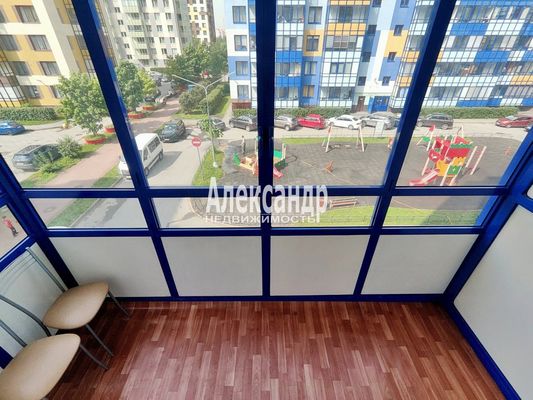 Продам трехкомнатную (3-комн.) квартиру, Центральная ул, 50к1, Кудрово г