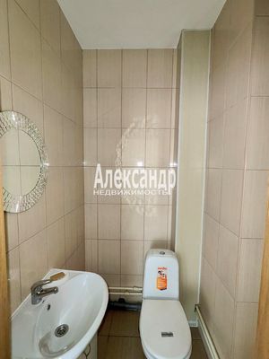 Продам трехкомнатную (3-комн.) квартиру, Центральная ул, 50к1, Кудрово г