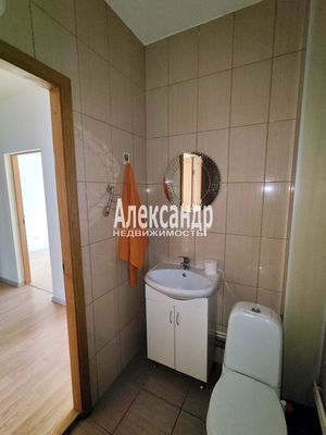 Продам трехкомнатную (3-комн.) квартиру, Центральная ул, 50к1, Кудрово г