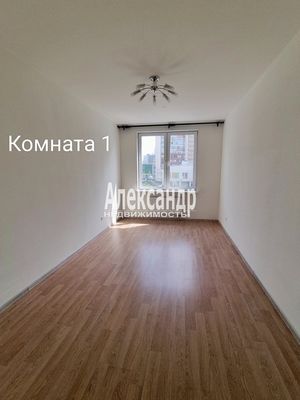 Продам трехкомнатную (3-комн.) квартиру, Центральная ул, 50к1, Кудрово г