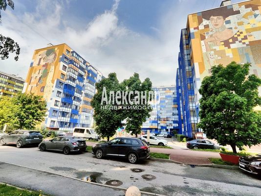 Продам трехкомнатную (3-комн.) квартиру, Центральная ул, 50к1, Кудрово г