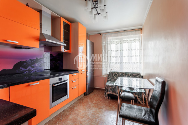 Продам двухкомнатную (2-комн.) квартиру, Богданова ул, 54, Москва г