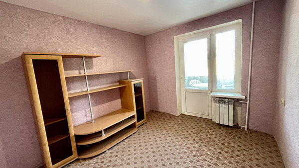 Продам трехкомнатную (3-комн.) квартиру, 3-й мкр, 1, Ольгинка с