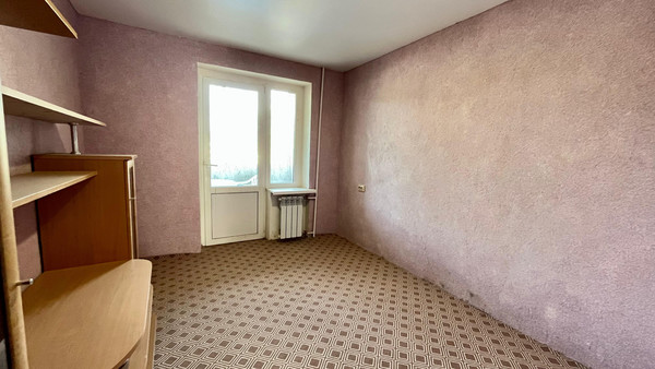 Продам трехкомнатную (3-комн.) квартиру, 3-й мкр, 1, Ольгинка с