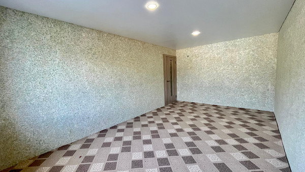 Продам трехкомнатную (3-комн.) квартиру, 3-й мкр, 1, Ольгинка с