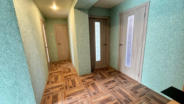 Продам трехкомнатную (3-комн.) квартиру, 3-й мкр, 1, Ольгинка с