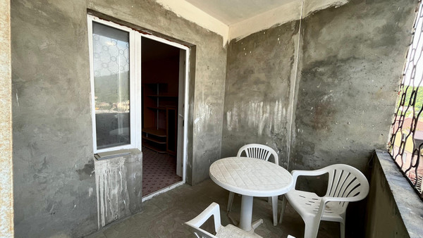 Продам трехкомнатную (3-комн.) квартиру, 3-й мкр, 1, Ольгинка с