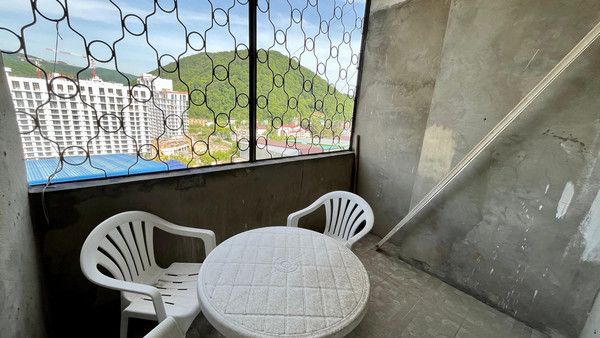 Продам трехкомнатную (3-комн.) квартиру, 3-й мкр, 1, Ольгинка с