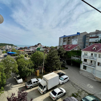 Продам трехкомнатную (3-комн.) квартиру, 3-й мкр, 1, Ольгинка с