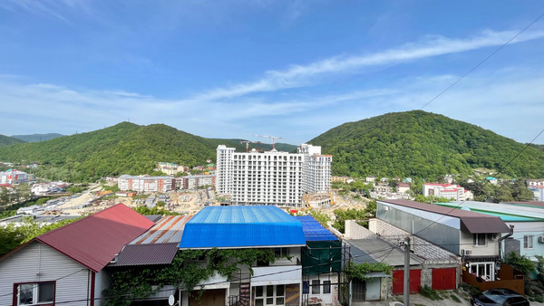 Продам трехкомнатную (3-комн.) квартиру, 3-й мкр, 1, Ольгинка с