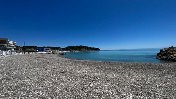 Продам трехкомнатную (3-комн.) квартиру, 3-й мкр, 1, Ольгинка с