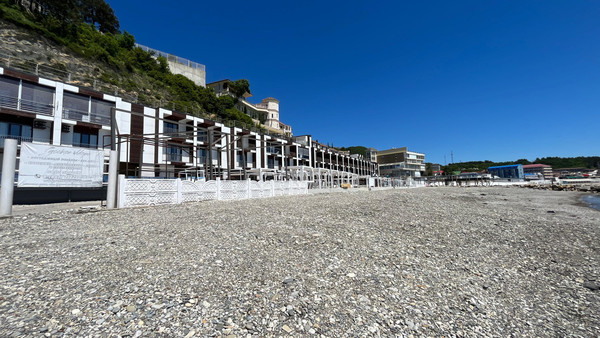 Продам трехкомнатную (3-комн.) квартиру, 3-й мкр, 1, Ольгинка с