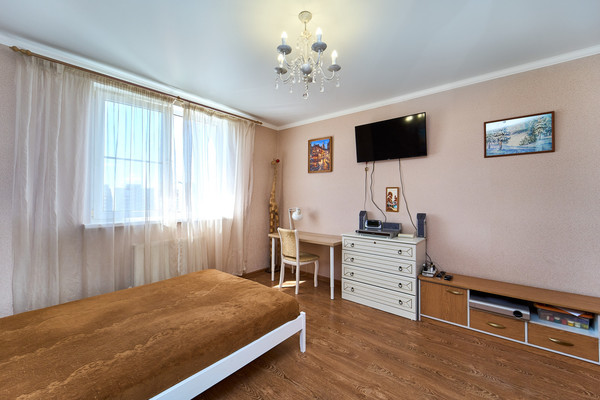 Продам двухкомнатную (2-комн.) квартиру, Домбайская ул, 101к1, Краснодар г