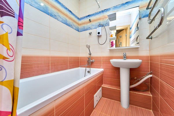 Продам двухкомнатную (2-комн.) квартиру, Домбайская ул, 101к1, Краснодар г