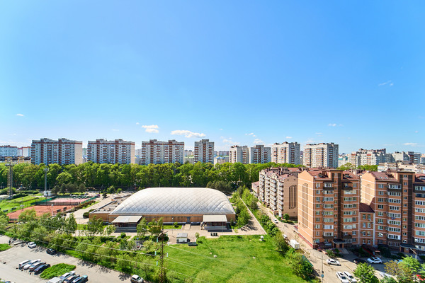 Продам двухкомнатную (2-комн.) квартиру, Домбайская ул, 101к1, Краснодар г