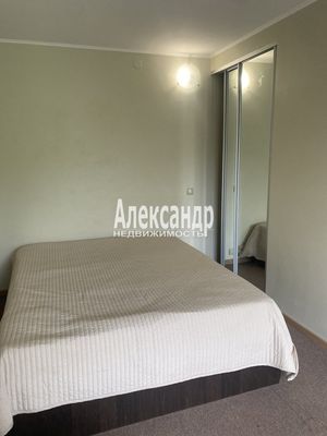 Продам однокомнатную (1-комн.) квартиру, Школьная ул, 64, Санкт-Петербург г