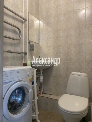 Продам однокомнатную (1-комн.) квартиру, Школьная ул, 64, Санкт-Петербург г