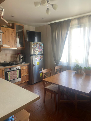 Продам трехкомнатную (3-комн.) квартиру, Гусарская ул, 6к13, Пушкин г