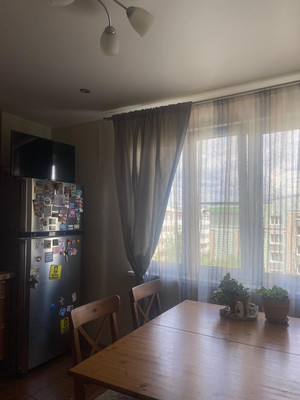 Продам трехкомнатную (3-комн.) квартиру, Гусарская ул, 6к13, Пушкин г