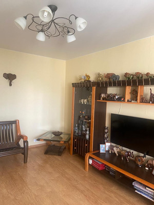 Продам трехкомнатную (3-комн.) квартиру, Гусарская ул, 6к13, Пушкин г