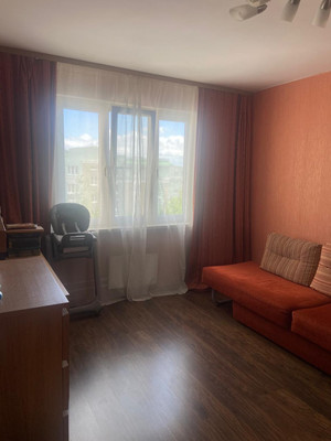 Продам трехкомнатную (3-комн.) квартиру, Гусарская ул, 6к13, Пушкин г